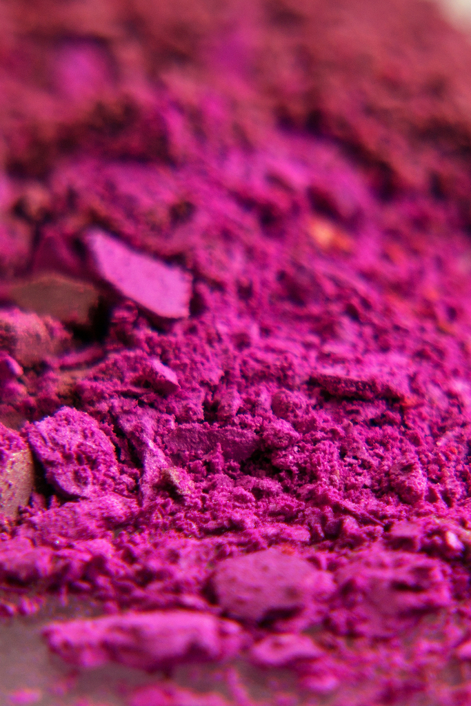 „De ce să alegi produse de make-up profesionale: Avantaje esențiale pentru un look impecabil”